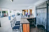 Glenanda Hotel - Hostels