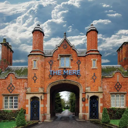 Fairmont Cheshire the Mere Отели рядом с достопримечательностью «Таттон-парк»