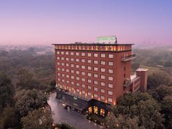 โรงแรม ฮอลิเดย์ อินน์ กูร์กาออน เอ็นเอช8 บาย IHG
