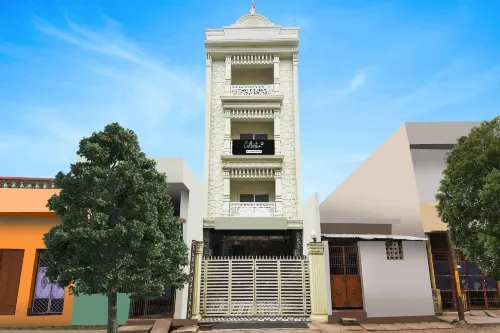 Saver Double Hotel Subhadarsan - Homestay