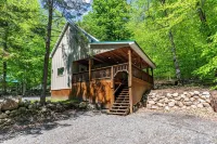 Cabin Close to Town, Private Beach, Parking & Hot Tub - Boutique