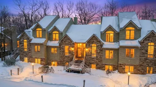 Crestline Retreat by Avantstay Luxury Mountain Condo Hot Tub + Game Room Steps to Big Boulder - Wifi