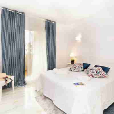 Calahonda Elegance with Pool and Sea View - Happy Rentals Rooms