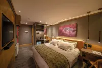Wood Hotel