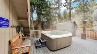 Incline Pines Retreat by Avantstay Private Hot Tub + Wraparound Deck + Views Near Dining and Shops - Country Houses