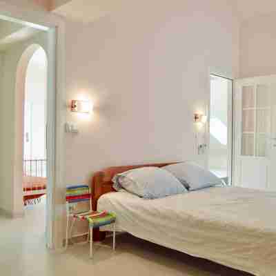 La Promenade | Two Bedroom on the Bay Rooms
