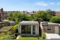 Spacious 3BR Flat Sleeps 7 in Greenford - Wifi