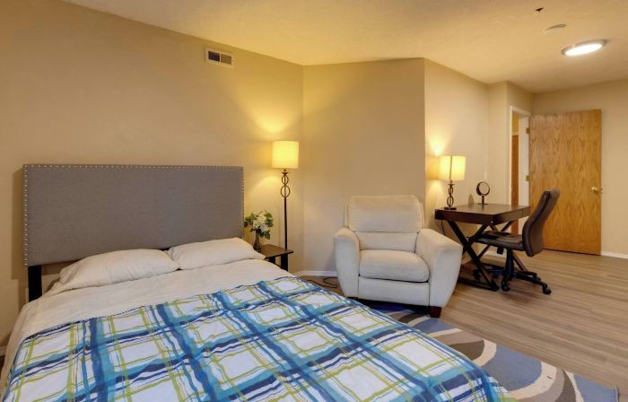 Oregon Jade Lodging- Spacious 2 Bedrooms, Ev Charger, Quite by Stream