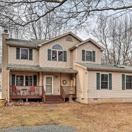 Albrightsville Vacation Home Walk to Pool and Lake!