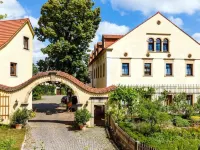 Landhotel Gut Wildberg Mit Badeteich Und großem Garten Hotels near Cossebaude
