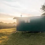 Stunning Shepherd's Hut Retreat North Devon - Parking