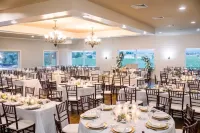 Harvest Drive Family Inn - Renovated Rooms - parking