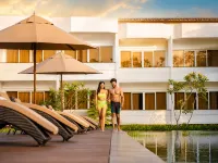 KYNROCK Airport Hotel - Pools