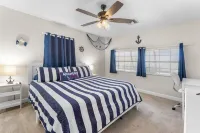 Baileys Bluff Waterfront Escape, Heated Pool near Gulf Island Beaches - 4-Sterne