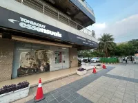 Luxury Stay for Solo Couple Triple Near Pari Chowk Expo Mart for up 4 guests - อพาร์ทเม้นท์