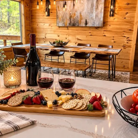 July-Aug Dates Open- Sleeps 8; 8 Min to Downtown - Hot Tub, Game Rm, Firepit