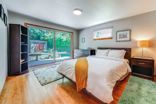 1/2 Mi to Alki Beach + Puget Sound Views! -  Appartamenti vacanze