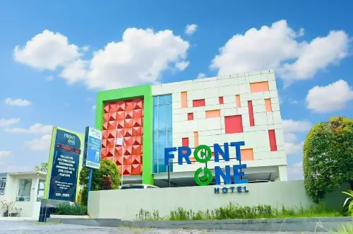 Front One Hotel Purwodadi - Park Yeri