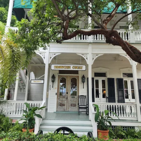 Simonton Court Historic Inn & Cottages