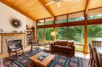 Family Lake House With Deck, Private Dock/boathouse, Grill, Firepit, & Fast Wifi - 4 tähden