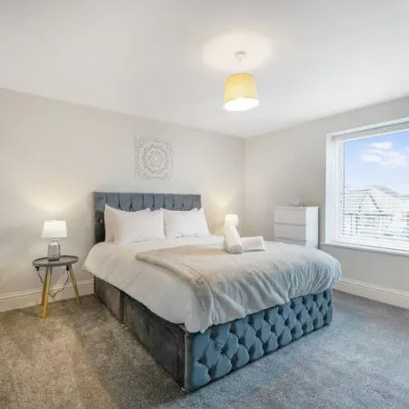 Stylish 2 Bedroom in Bishop Auckland With Parking