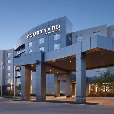 Courtyard Calgary Airport Hotels near McKnight - Westwinds C Train