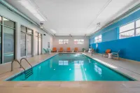 Aloft Newport on the Levee - Pools
