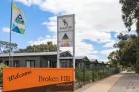 Broken Hill Tourist Park - Parking