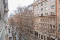 Heart of Eixample 2BD with balcony - Apartments