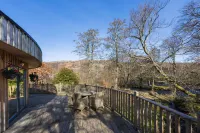 The Crannog Circular Riverside Retreat with Hot Tub - Alloggi