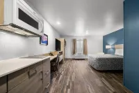 WoodSpring Suites Dearborn Detroit - Hot Tub