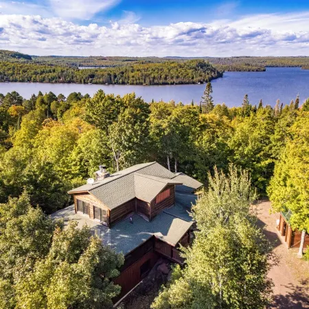 Northern Comfort Overlooking Caribou Lake- Spacious and Secluded