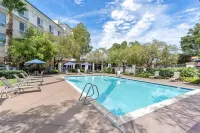 Hilton Garden Inn Fairfield - Kolam Renang