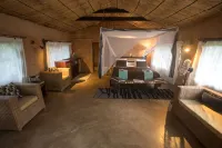 Track and Trail River Camp - Bãi đậu xe