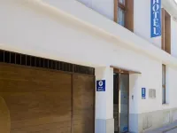 La Boutique Puerta Osario Hotels near Malmuerta Tower