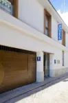 La Boutique Puerta Osario - parkir