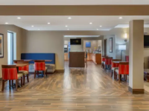 Comfort Inn & Suites Rochelle - DeKalb Hotels in Ogle County