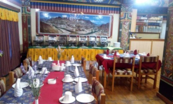 Hotel Phunsum - Housity