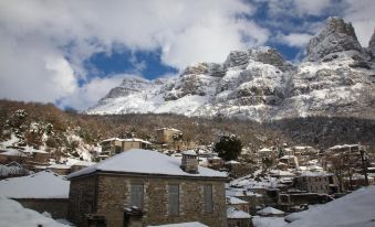 Arkefthos Mountain Hotel