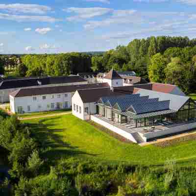 Le Grand Pavillon Chantilly Hotel Exterior
