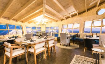 Shipwreck Lodge