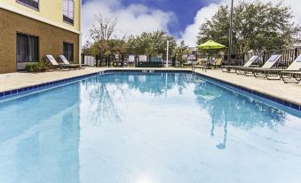 Holiday Inn Express & Suites Orlando East-UCF Area