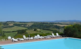 Holidays in Apartment with Swimming Pool in Tuscany Siena
