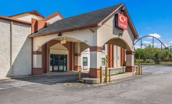 Econo Lodge at Six Flags - Housity