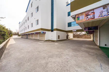 Yeongam Pool Self Check-in Hotel Отели рядом с достопримечательностью «Daebul University»