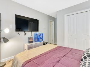 Historical Studio Apt in The Pearl with Awesome Wifi and Free Parking