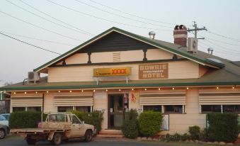 "a large , two - story building with a sign that reads "" hotel "" prominently displayed on the front" at Gowrie Hotel Motor Inn