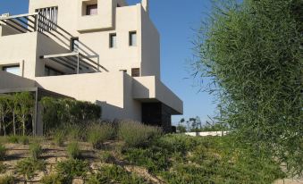 First Floor Non Smoking Air Conditioned 4 Person Luxury Golf Apartment