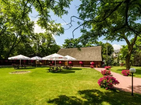 Hotel Boss Отели в г. Юзефув