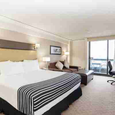 Sandman Signature Vancouver Airport Hotel & Resort Rooms